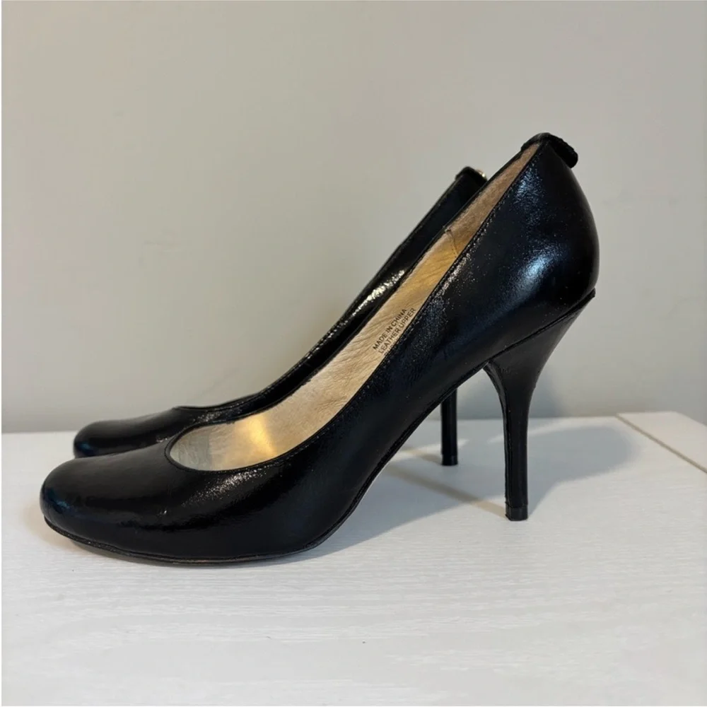 Michael Kors Classic Black Pumps - Picture 3 of 7